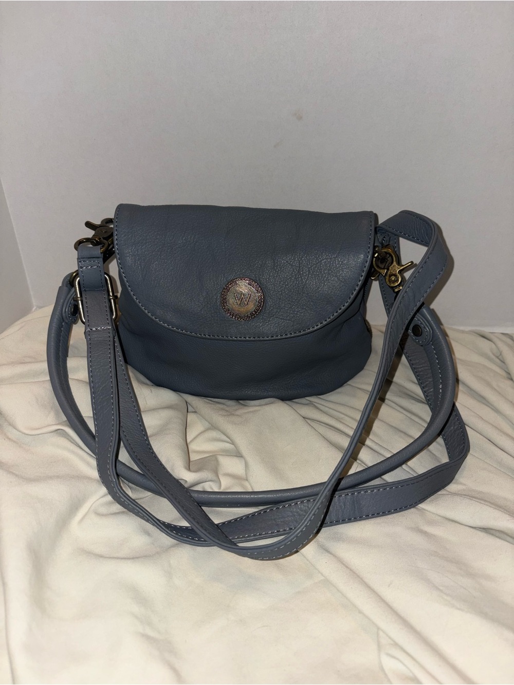 Wanderers Travel Co Le Marche Light Gray Leather Crossbody Purse Handbag